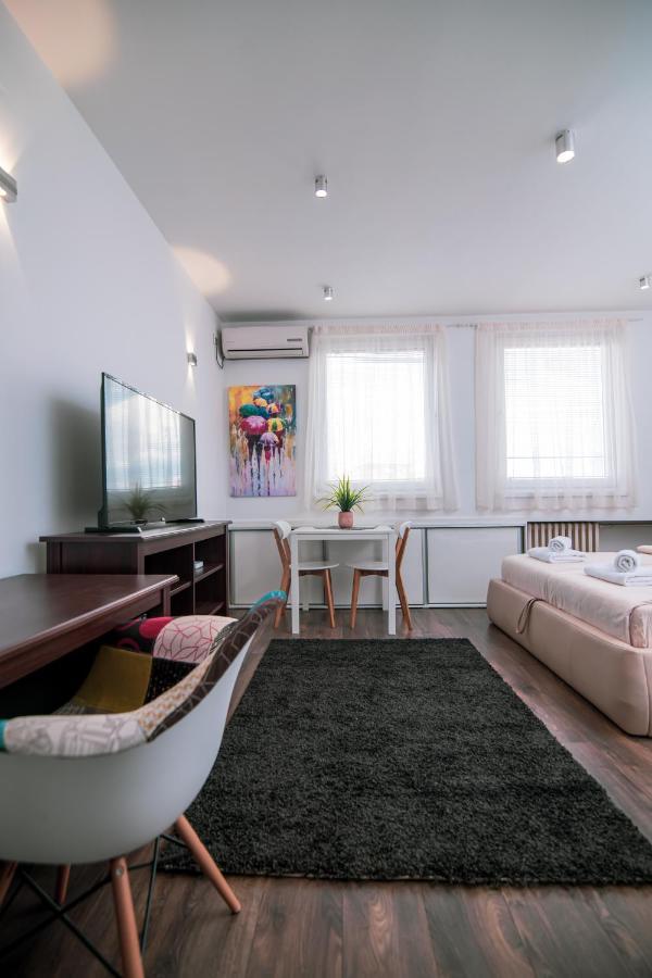 5 Star Central Studio Skopje Exterior photo